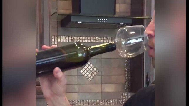 Plus de risque d'arroser la table avec ce verre à vin génial