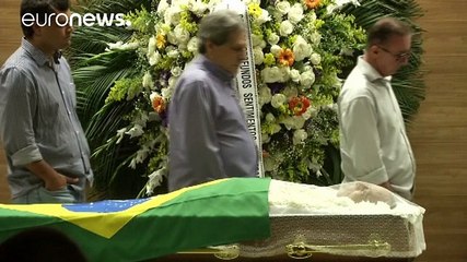 الجماهير تودع اسطورة كرة القدم كارلوس البيرتو