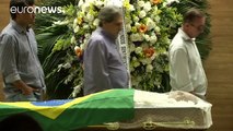 Familiares y amigos rinden tributo a la leyenda del fútbol brasileño Carlos Alberto