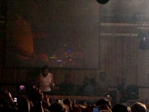 Clamaran delta dance party intro