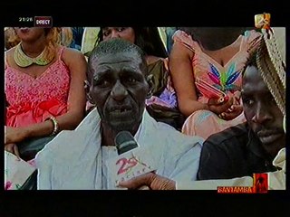 Quand la Lutte Sénégalaise attire des "toubab"...Bizarre!!! à Mourir de rire!!!