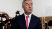 El hombre fuerte de Montenegro deja el cargo tras más de un cuarto de siglo en el poder mientras se investiga un supuesto intento de golpe de Estado