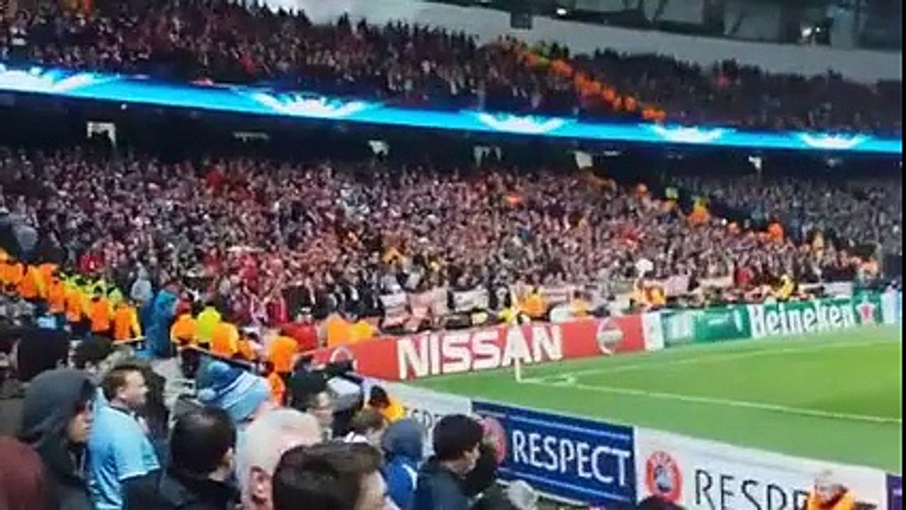 Bayern Munich Fans Create Fantastic Atmosphere Against Manchester City (25/11/2014)