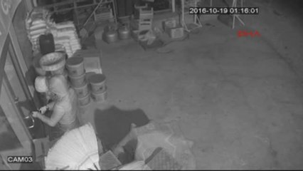 Mersin Hırsızlar Güvenlik Kamerasına Yakalandı