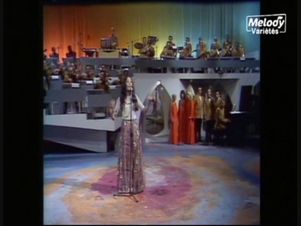 Je vien de la voir sur mélody et j'aime bien alors je les chercher et je l'es trouver pour vous partager ca . Hihihihi