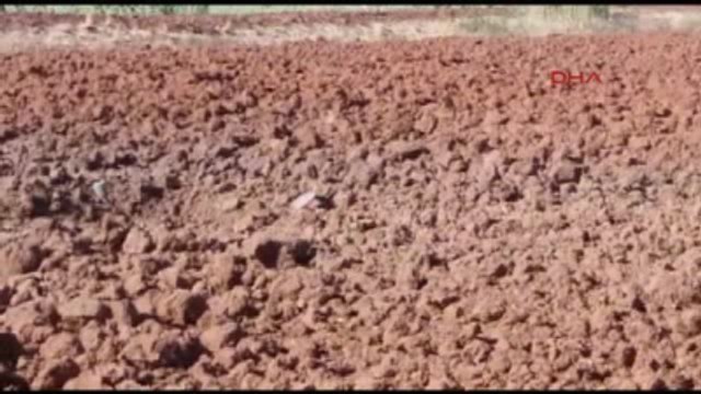 Kilis Elbeyli'deki Boş Araziye Suriye Tarafından Atılan Roketatar Mermisi Düştü