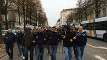 Les policiers manifestent dans la rue