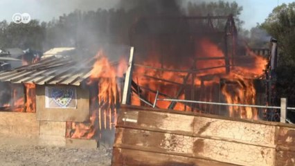 Calais mülteci kampında yangın
