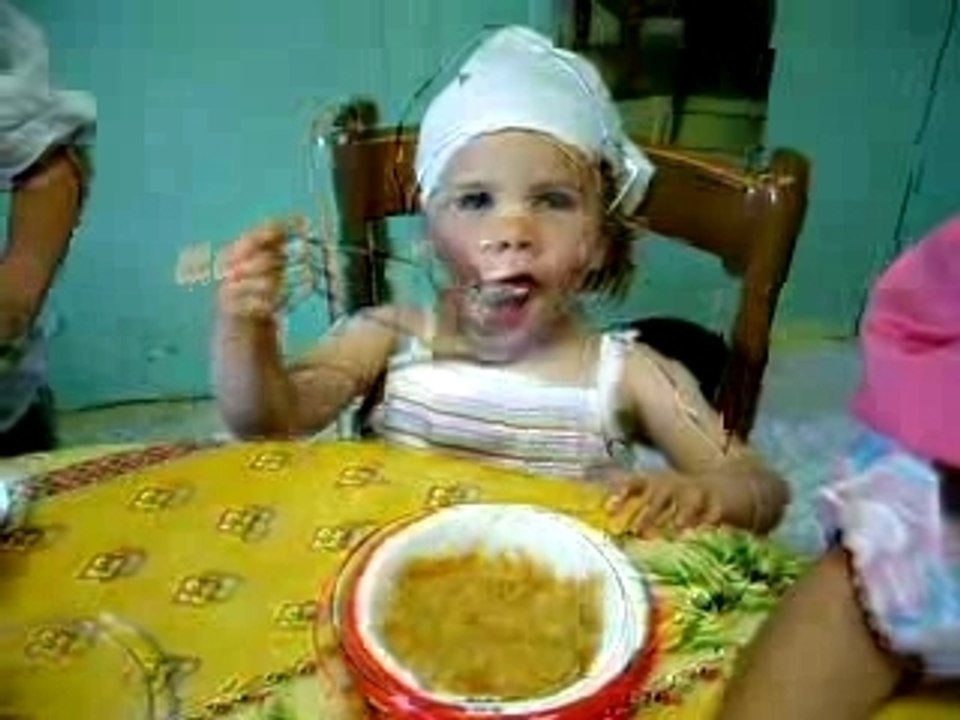 LAURE MANGE TOUTE SEULE