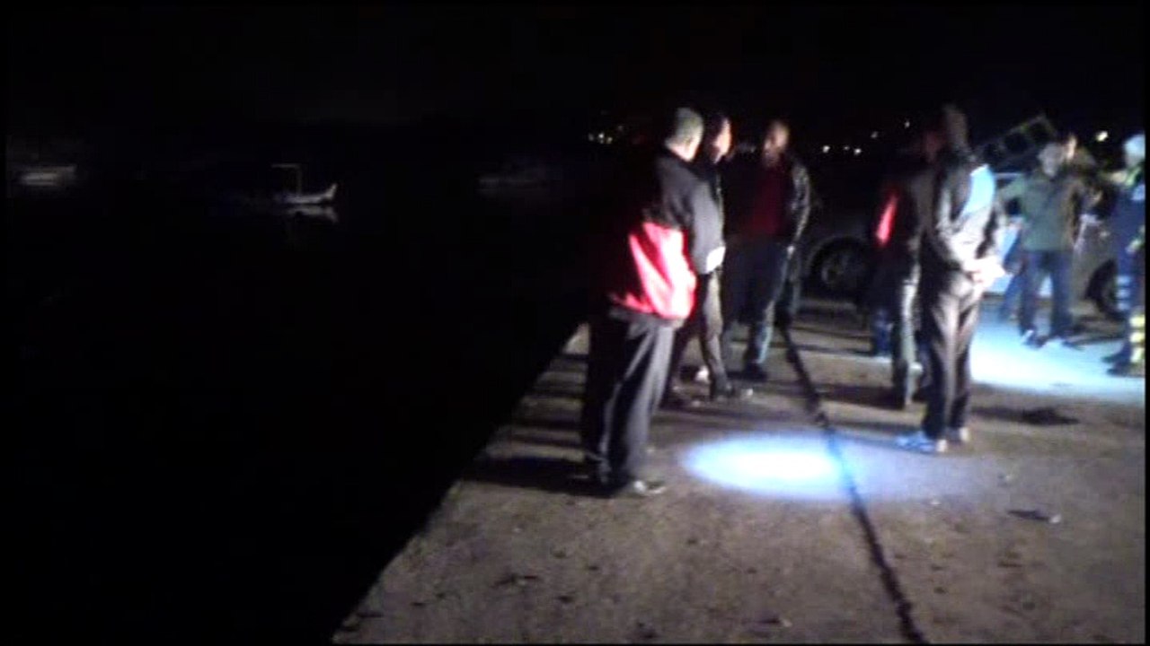 ÇALIŞTIRMAK İÇİN İTTİKLERİ OTOMOBİL DENİZE UÇTU