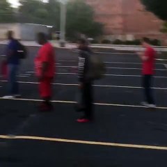 Un rappeur américain balance 30,000$ dans la rue! Dingue