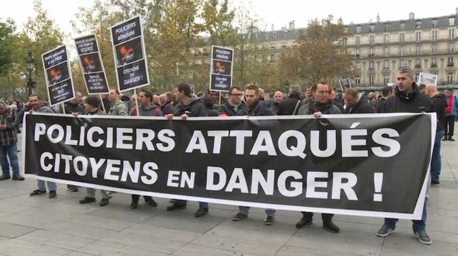 Avec ou sans les syndicats, des centaines de policiers dans la rue