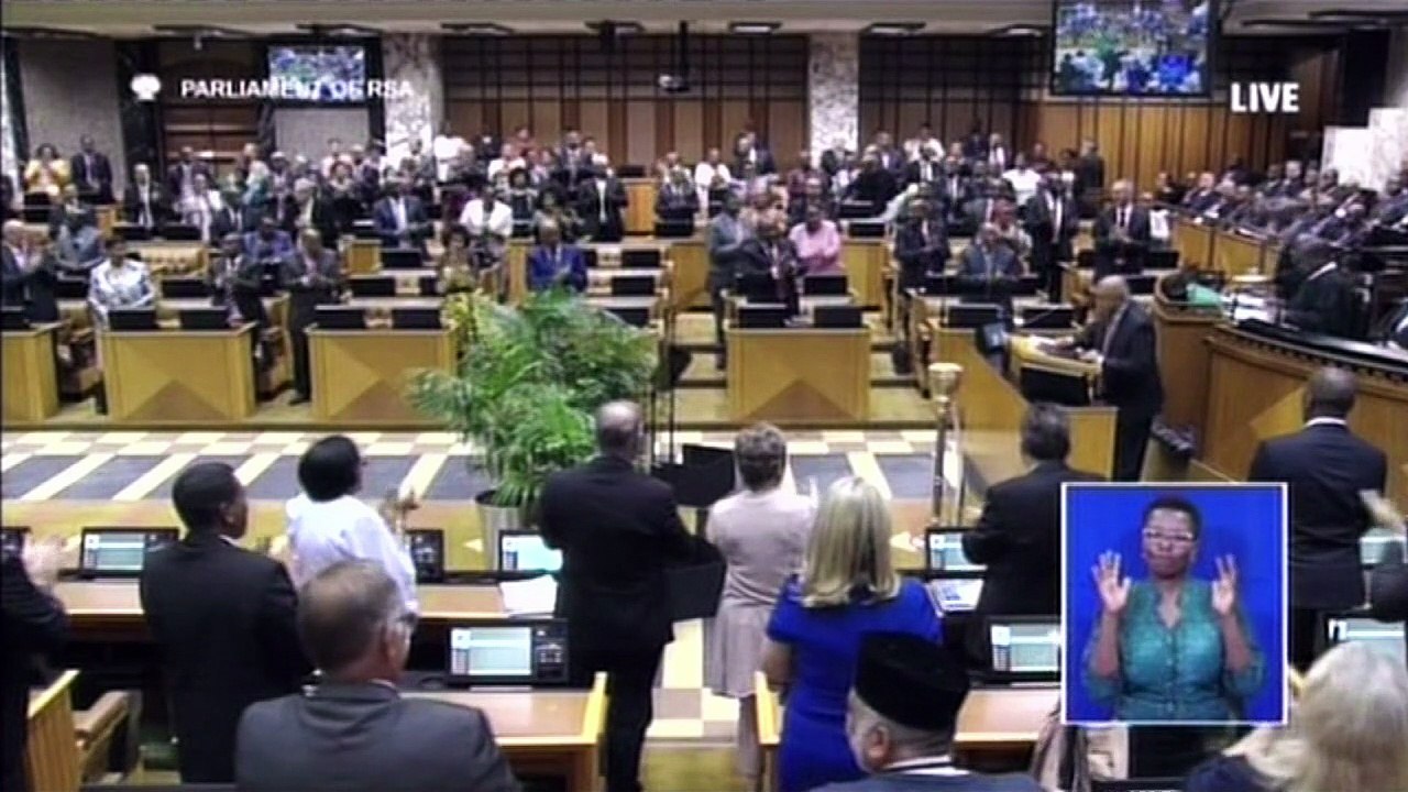 South African finance minister supports students