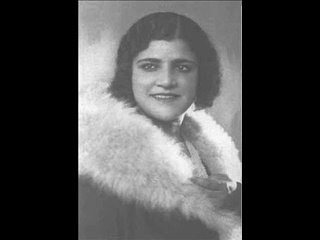 O şenpiliç değil şekerim, çalıkuşu. Bazı şarkılar bağzı şarkılardan güzel. Bağzı şarkıcılar ise bazı şarkıcıların tırnağı olamaz, nokta.