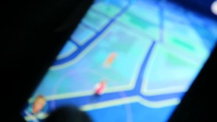 Pokemon GO por la noche - CAPTURANDO FANTASMAS!!