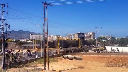 Reprimen a estudiantes que se dirigían a la Plaza Hugo Chávez en Margarita