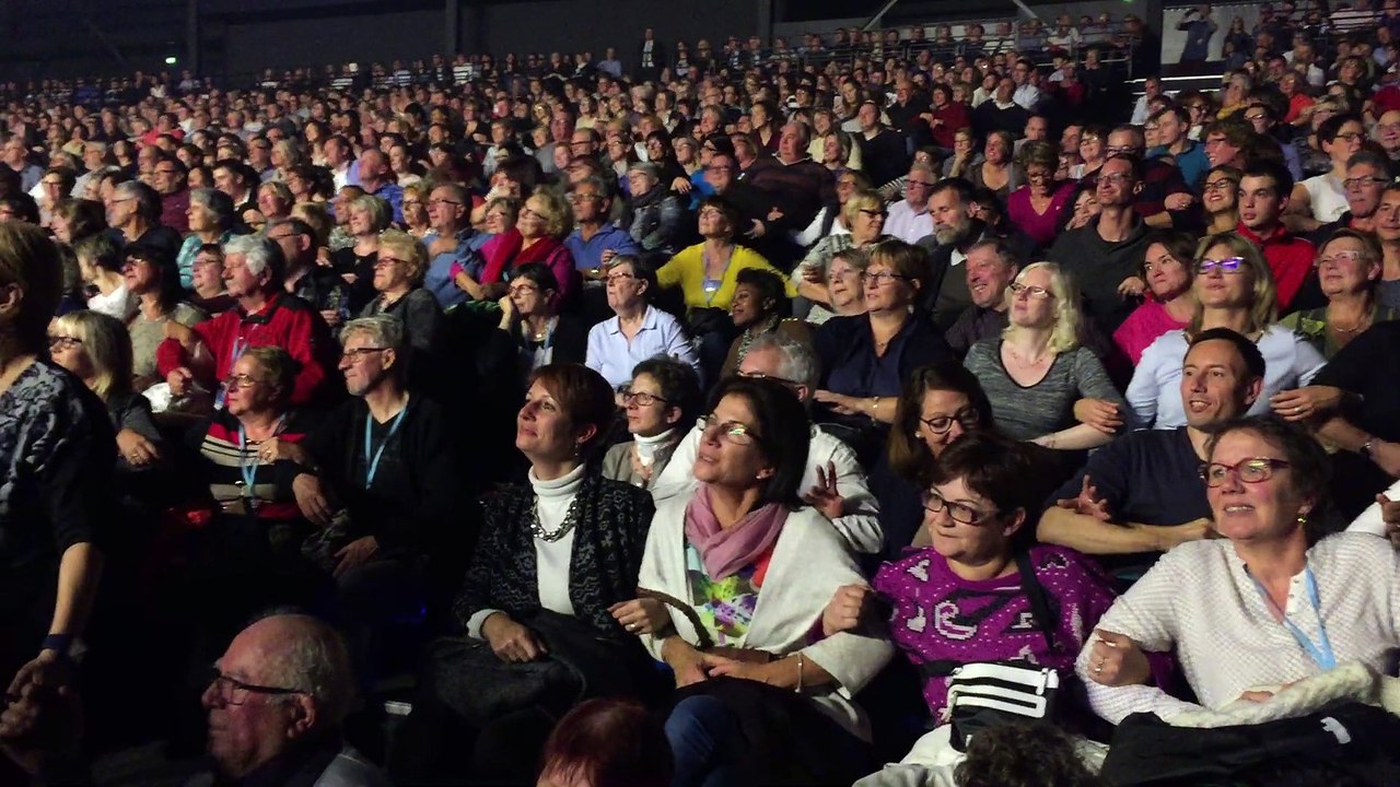 Hier soir, j'ėtais dans la fosse, super concert, superbe ambiance et superbe Pascal