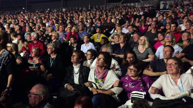 Hier soir, j'ėtais dans la fosse, super concert, superbe ambiance et superbe Pascal