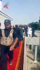 Imran Khan 's Fan Fell Down