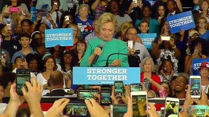 Clinton pasa su cumpleaños haciendo campaña en Florida