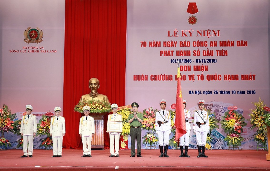 Báo CAND đón nhận Huân chương Bảo vệ Tổ quốc hạng Nhất
