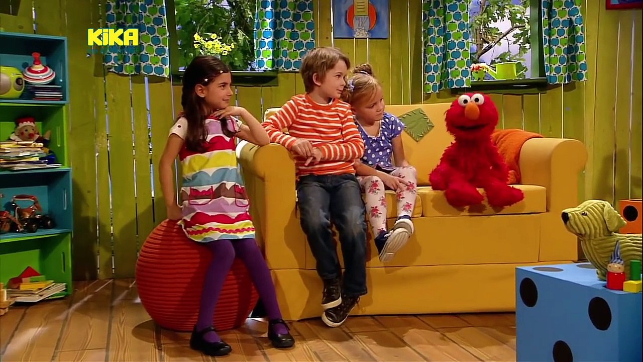 Sesamstraße - Ernie und Bert spielen das Märchen Schneewittchen nach | Mehr auf KiKA.de