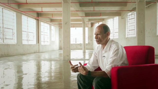 (...) Porque é no sonho que o sonhador atua como uma imagem dentre outras e onde legitimamente pode se ver que o sonhador está na imagem em