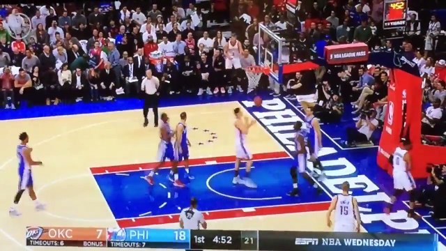 Un fan des Sixers provoque Russell Westbrook