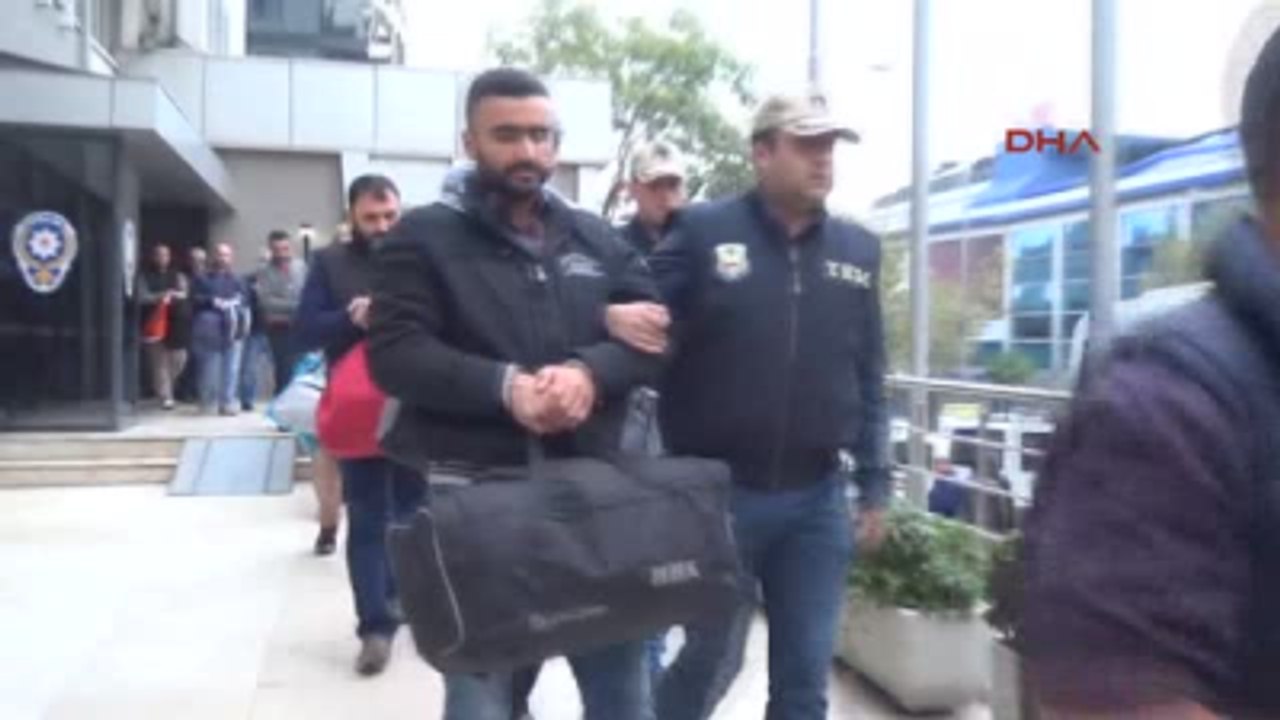 Bursa'da ?bylock? Kullandığı Iddiasıyla Gözaltına Alınan 26 Polis, Adliyeye Sevk Edildi