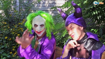 Frozen Elsa Loses Her Mouth! w/ Spiderman, Joker & Doctor Pink Spidergirl in Real Life