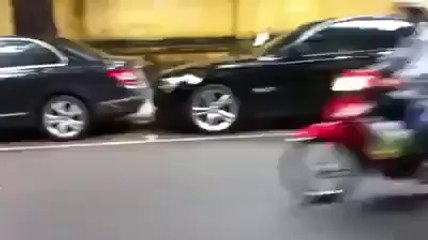 Đỗ xe siêu đẳng - Parking: good job