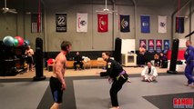 Un Bodybuilder peut-il battre des ceintures noires de Jiu-Jitsu  ?