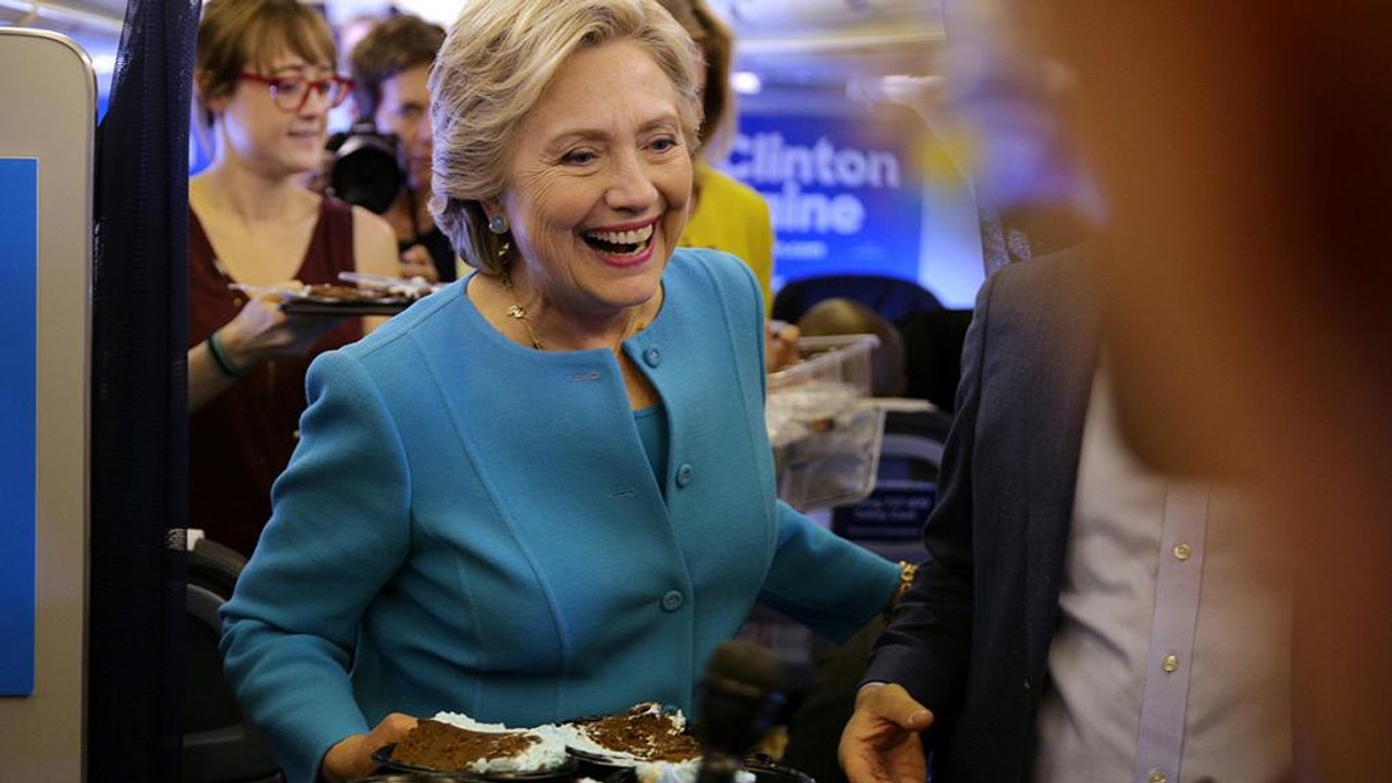 США: Клинтон и Трамп "тяжело работают"