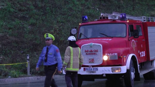 Përmbyset autobusi në Gjirokastër-Tepelenë - Top Channel Albania - News - Lajme
