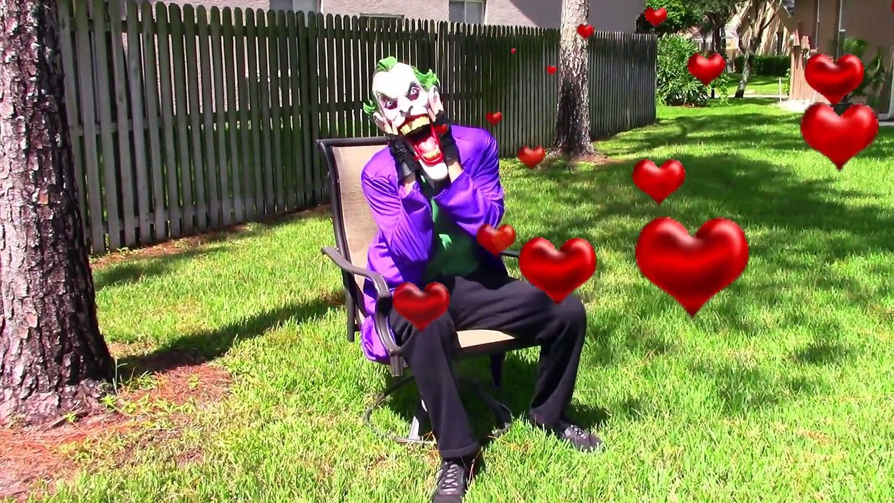 ジョーカーは、スパイダーマン、妖精、エルザの赤ちゃんWフローズンエルザと悪事を働くと結婚します