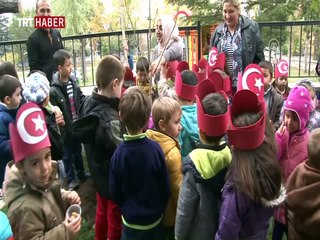 Minik eller "cumhuriyet" çınarı dikti