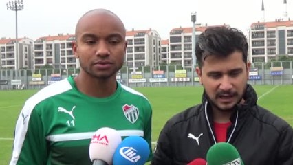 Скачать видео: Bursaspor'un Hollandalı Oyuncusu John