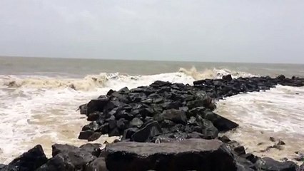 Beautiful slow motion video of Monsoon