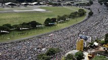 Venezuelanos vão às ruas protestar contra Maduro