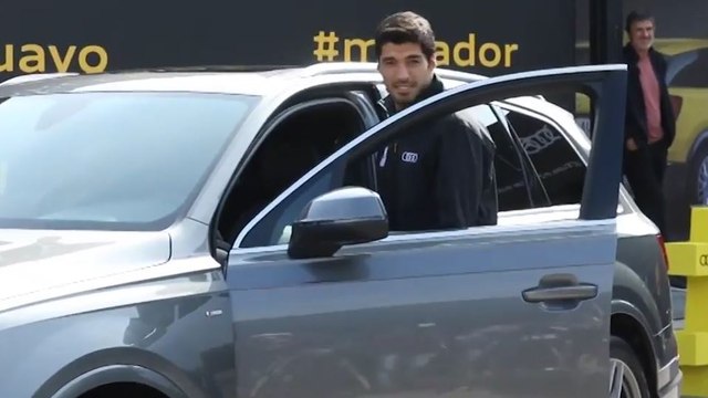Les joueurs du Barça reçoivent leurs nouveaux bolides !