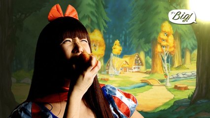 Miss Kim croque la pomme !