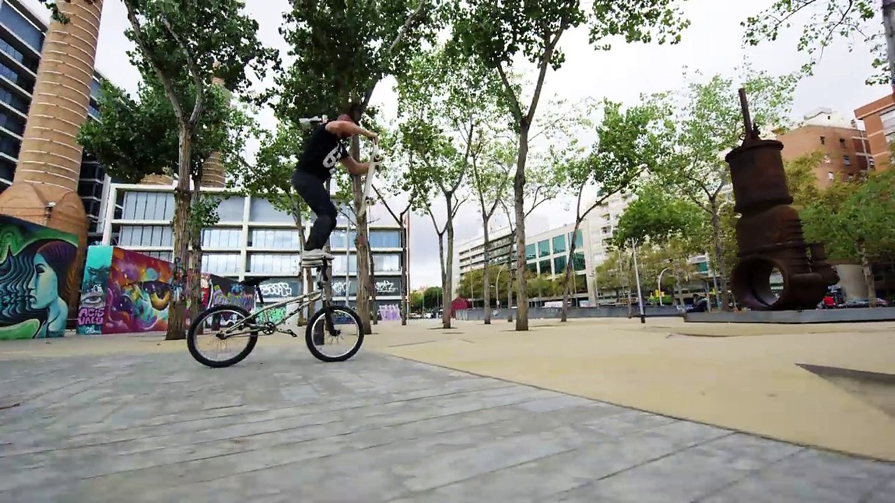 Bike Parkour 2.0 - Streets of Barcelona!-sNnbi4oLRdc