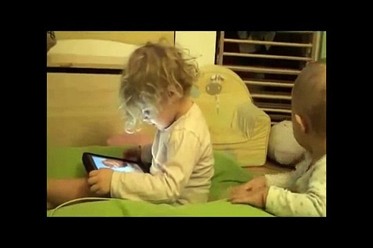 Pelea Entre 2 Bebes Por El iPad! â˜… bebes divertidos risa bebe bebes chistosos bebe humor
