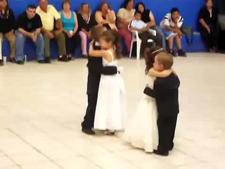 Que Ternura Los NiÃ±os Bailando! â˜… bebes divertidos   risa bebe   bebe humor   bebes chistosos