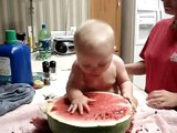 Bebe ADORA La Sandia!! â˜… bebes divertidos   risa bebe   bebes chistosos   bebe humor