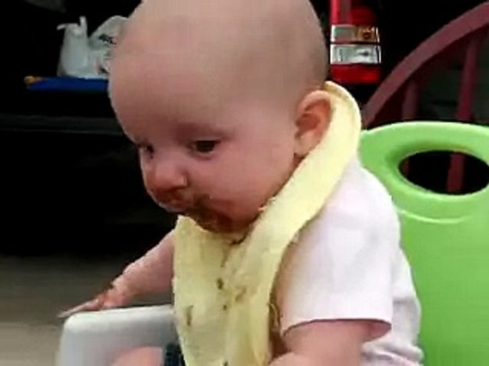Bebe ADORA Su Nueva Comida, jaja INCREIBLE! â˜… bebes divertidos   risa bebe   bebes chistosos