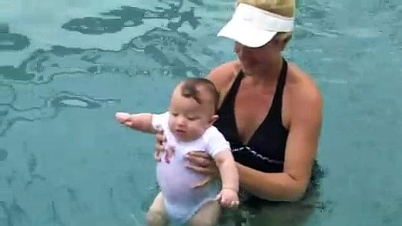 Bebe De 7 Meses Sabe Flotar!! â˜… bebes divertidos   risa bebe   bebe humor   bebes chistosos