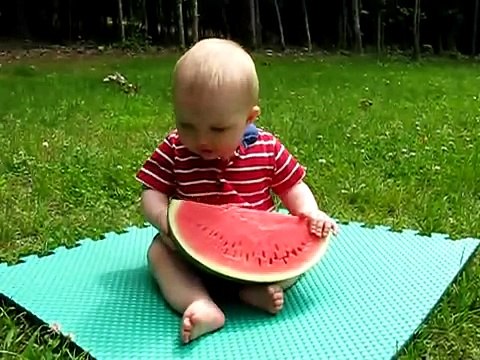 Bebe Descubriendo La Sandia â˜… bebes divertidos risa bebe bebe humor bebes chistosos