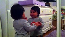 Bebe Habla Con Su Amiga Del Espejo! jaja â˜… bebes divertidos   risa bebe   bebes chistosos