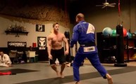 Un Bodybuilder peut-il battre des ceintures noires de Ju-Jitsu.